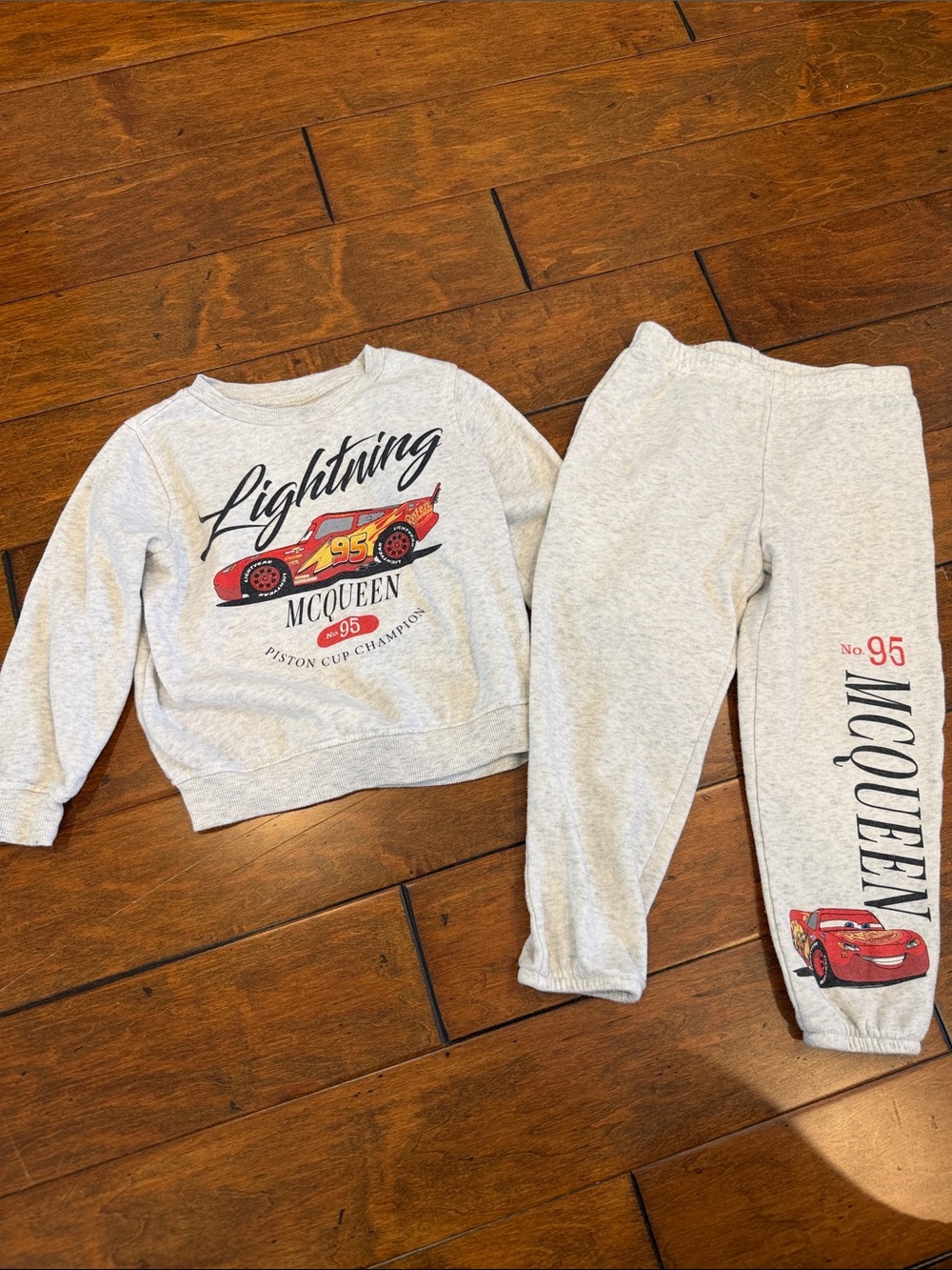 Lightning Mcqueen disney cars sweat outfit size 4